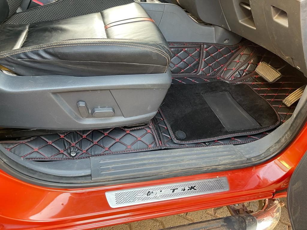 Front row 3D mat, black with red stitch detail