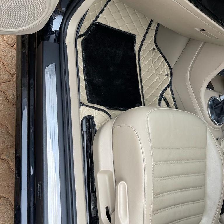 Front row 3D mat, cream leather with black trim